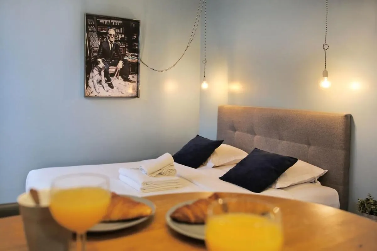 405 - Sejour Romantique Dans Un Studio De Paris 5 0*,